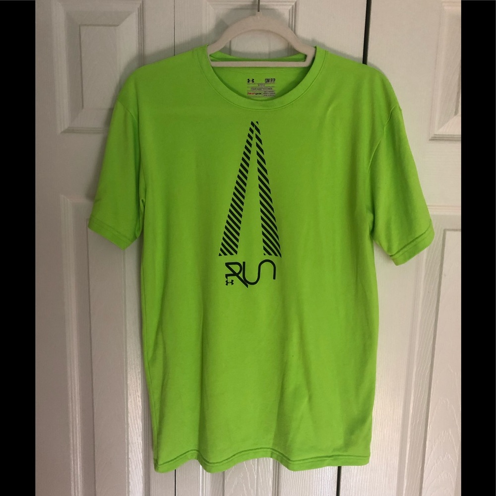 Under Armour tee!